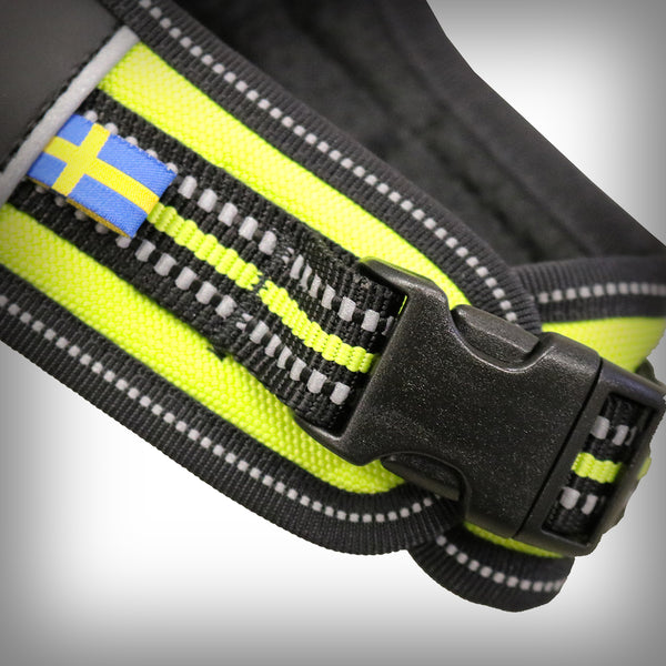 AXAECO 4 SEASON POWER- Das Brustgeschirr von der schwedischen Firma Axaeco. Durch die unterlegte Schnalle am Hals, kann das Geschirr dem Hund ohne Stress schnell und leicht angelegt werden. Es überzeugt durch seine sehr hochwertige Verarbeitung.