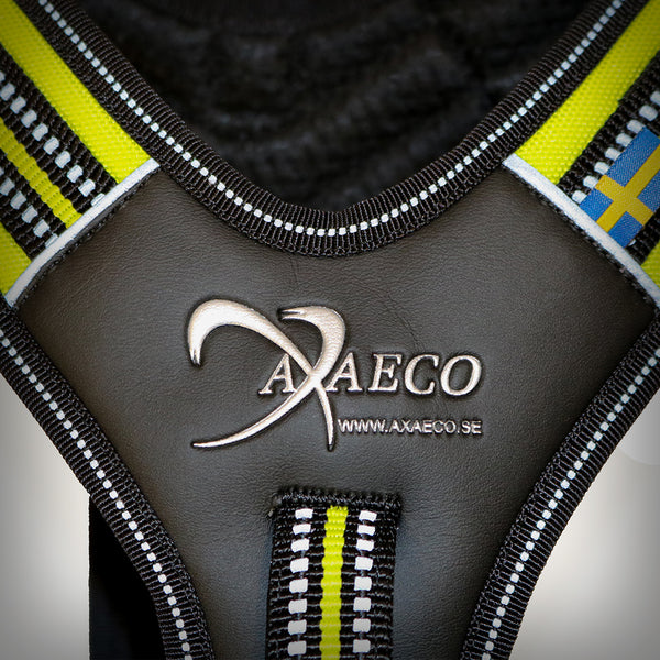 AXAECO 4 SEASON POWER- Das Brustgeschirr von der schwedischen Firma Axaeco. Durch die unterlegte Schnalle am Hals, kann das Geschirr dem Hund ohne Stress schnell und leicht angelegt werden. Es überzeugt durch seine sehr hochwertige Verarbeitung.