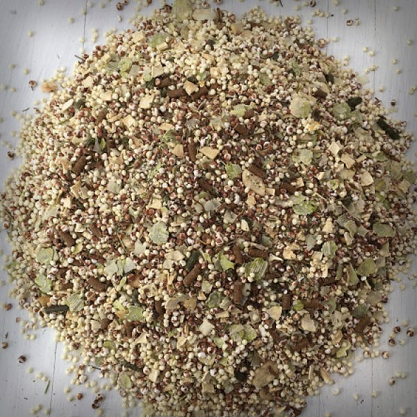 ICEPAW BARF MÜSLI- Ergänzungsfutter zur Zugabe bei der Frischfleisch - Fütterung Barf Müsli bitte 10 Minuten vor der Fütterung mit Wasser oder Brühe anrühren und danach mit dem Frischfleisch vermischen. Zusammensetzung: Sorghum gepoppt, Möhren ( gehobelt, pelletiert ), Erbsen - Flocken, Hirse gepoppt, Pastinaken - Flocken, Petersilienstängel, Bananenstücke