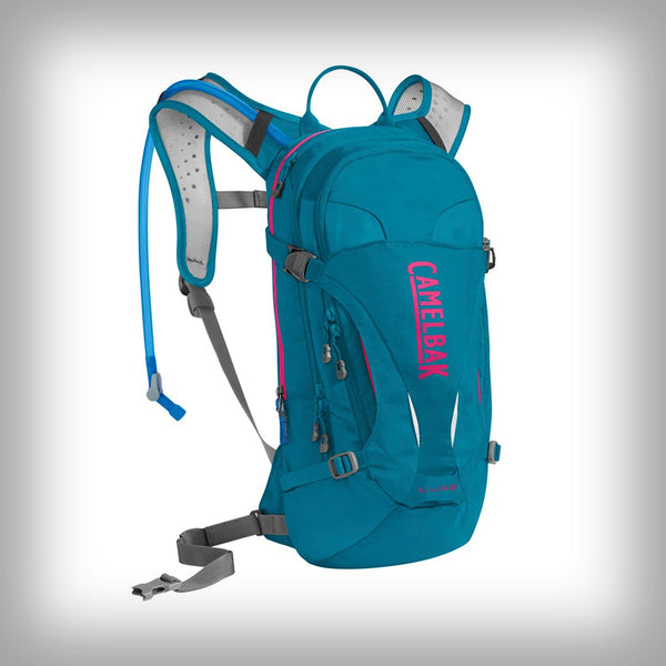 CAMELBAK L.U.X.E TEAL-PINK- Der L.U.X.E™-Rucksack für Frauen ist geräumig genug, um die benötigte Ausrüstung für eine Ganztagstour auf dem Mountainbike zu transportieren. Durch das schlanke Design können Sie sich voll und ganz auf die Tour konzentrieren statt auf Ihren Rucksack. Das 3-Liter CRUX Reservoir bietet genügend Wasserkapazität für Touren über 3 Stunden. Der Rucksack bietet zusätzlichen Stauraum für Utensilien, die Sie für die Tour (oder Ihr Fahrrad) benötigen: