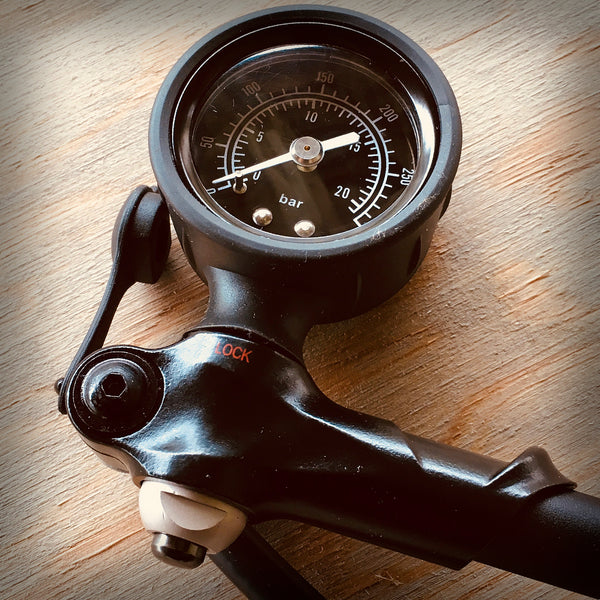 LUFTPUMPE FÜR AIR-FEDERGABEL