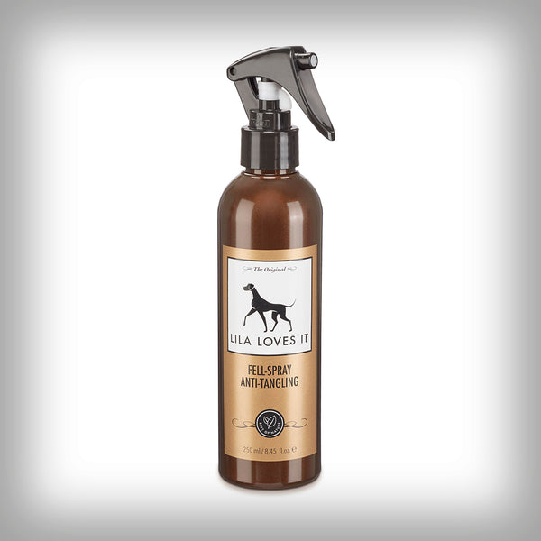 LILA LOVES IT, INTENSIVE PFLEGE FÜR SPIELEND LEICHTE KÄMMBARKEIT- Das FELL-SPRAY erreicht Dank seiner Glanzformel eine deutlich verbesserte Kämmbarkeit bei allen Fellarten. Selbst drahtiges Fell und sogar dichte Unterwolle lassen sich spürbar leichter pflegen.