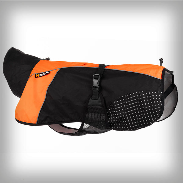 NON-STOP BETA PRO RAINCOAT- Dieser Beta Pro Raincoat hält deinen Hund mit einer Wassersäule von 15`000mm auch an regnerischen Tagen warm und trocken. Die einfachen Verstellmöglichkeiten um Hals und hinteren Rücken durch einen Gummizug ermöglichen eine optimale Passform. Mit der verstellbaren Brustschnalle kann die Jacke einfach an- und ausgezogen werden.