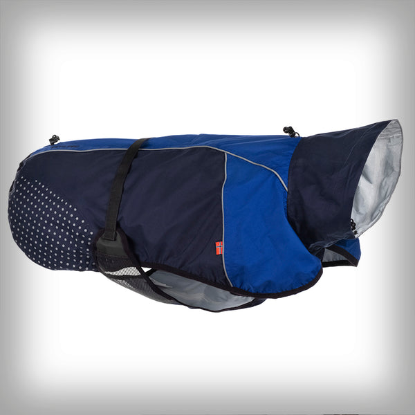 NON-STOP BETA PRO RAINCOAT- Dieser Beta Pro Raincoat hält deinen Hund mit einer Wassersäule von 15`000mm auch an regnerischen Tagen warm und trocken. Die einfachen Verstellmöglichkeiten um Hals und hinteren Rücken durch einen Gummizug ermöglichen eine optimale Passform. Mit der verstellbaren Brustschnalle kann die Jacke einfach an- und ausgezogen werden.