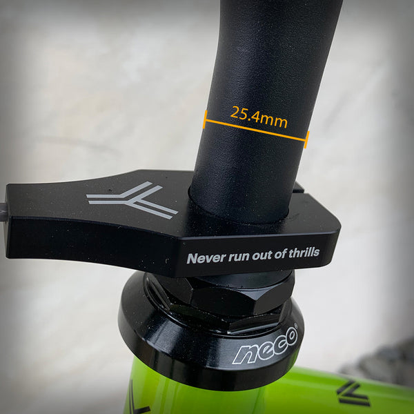 ANTENNE MIT HALTERUNG FÜR 25,4MM GABELSCHAFT