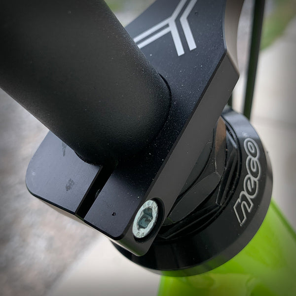 ANTENNE MIT HALTERUNG FÜR 25,4MM GABELSCHAFT