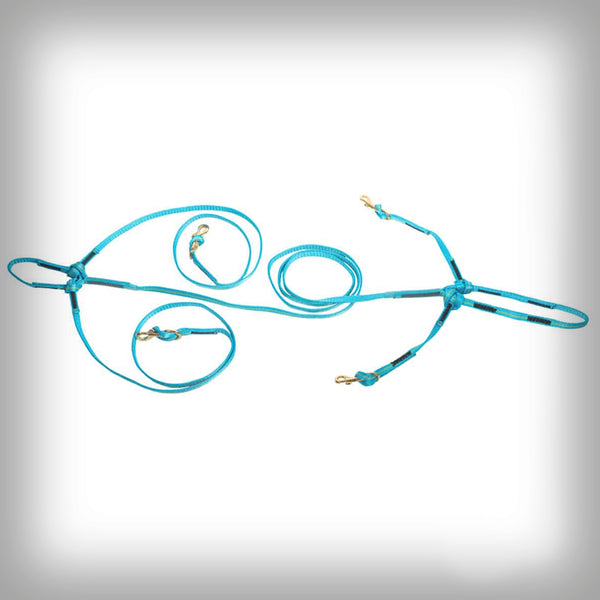 JÖRINGLEINE TRAIL 3-4 HUNDE- Entwicklung und Herstellung bei SLEDWORK in Deutschland. Die Jöringleine Trail gefertigt aus Dyneema Core, ein leichtes Flachband (nur 22 gr./m) und nur 12 mm breit. Hohe Zugfestigkeit von min. 15 kN. Der Kern aus Dyneema sorgt für die Festigkeit, der Mantel aus Polyamid schützt den Kern vor Abrieb. Das Material ist verschlaufbar, die Schlaufen lassen sich nach Belastung leichter lösen als bei Leinen aus reinem Dyneema Seil.