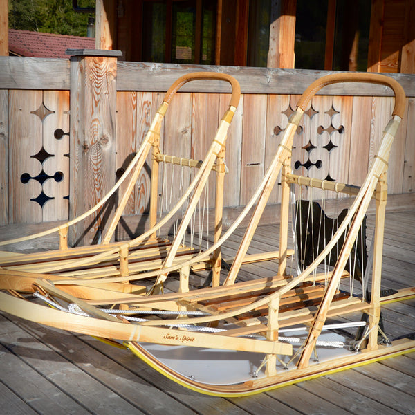 TRADITIONELLER HOLZSCHLITTEN PERK