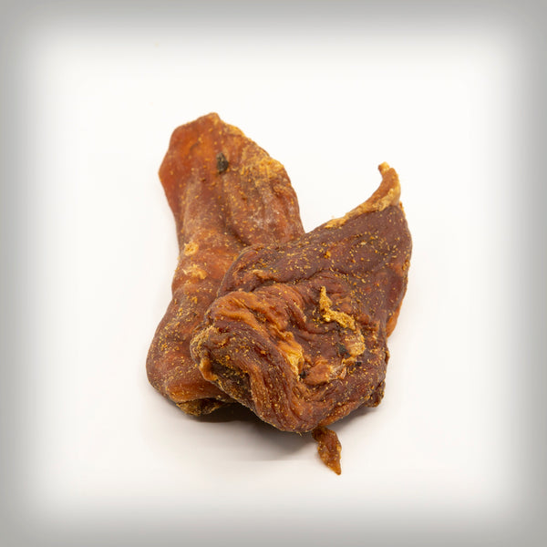 POULETBRUST-FILET- Dieser Snack besteht zu 100% aus Pouletfleisch. Regelmässige Kontrollen der Rohstoffe, Produktionsabläufe und Endprodukte garantieren die hohe Qualität.