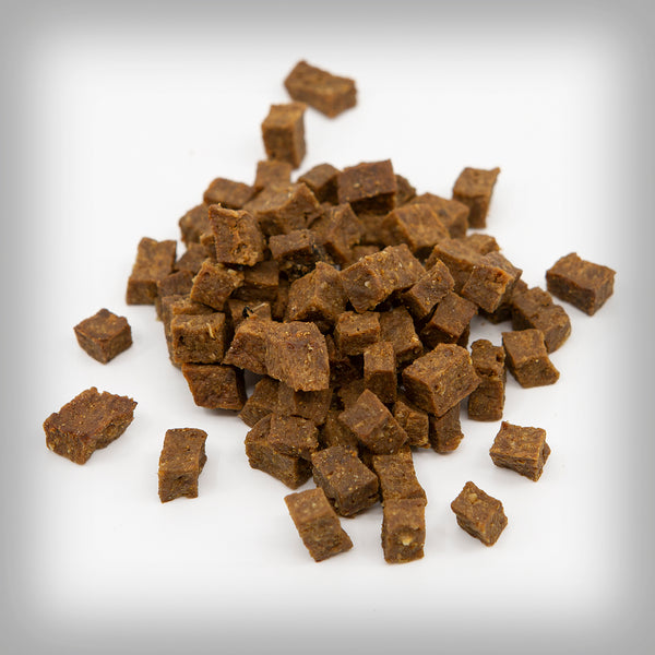 TRUTEN WÜRFEL- Dieser Snack besteht aus 100% Trutenfleisch. Ideal für s Training oder einfach für unterwegs. Regelmässige Kontrollen der Rohstoffe, Produktionsabläufe und Endprodukte garantieren die hohe Qualität. Wenig Fettgehalt.